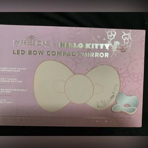Impressions vanity for Hello Kitty, LED bow, compact mirror